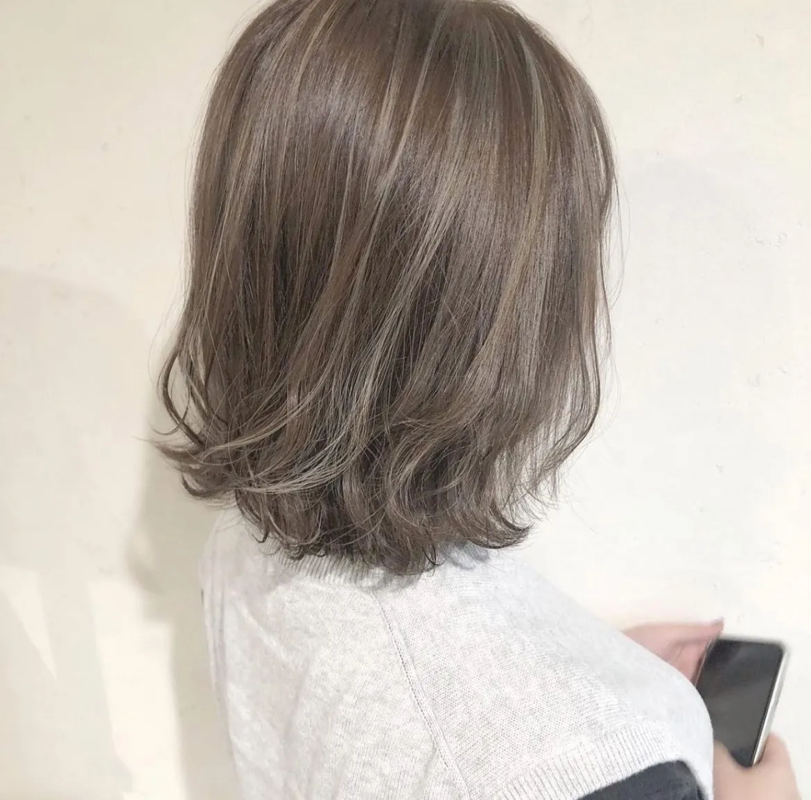 白髪ぼかしにケアブリーチは必須？