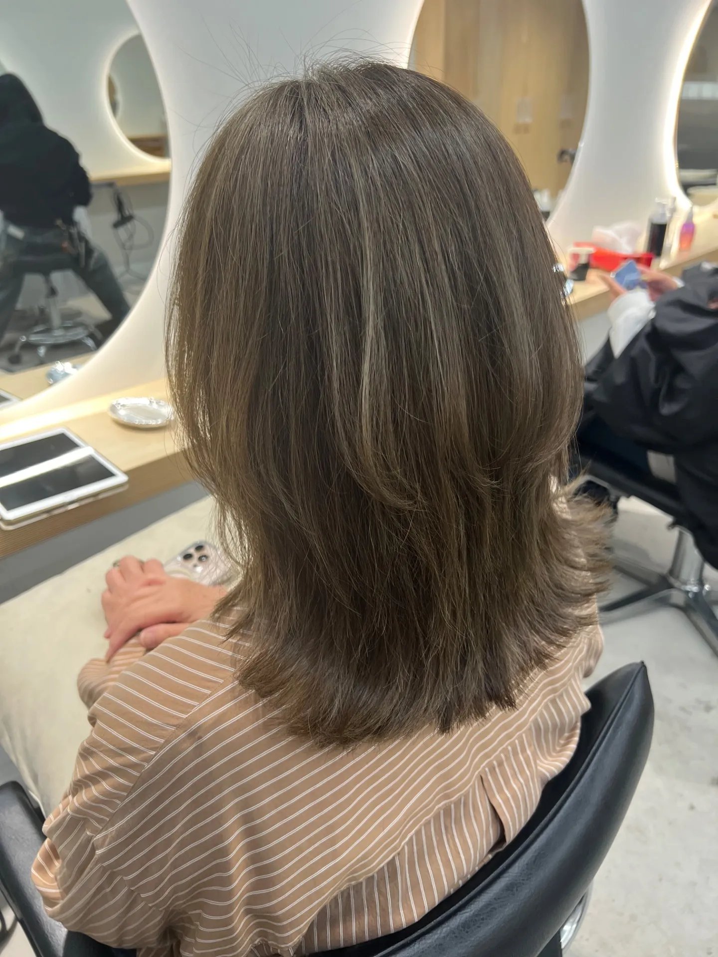 白髪の原因は活性酸素！？髪のサビを防ぐ頭皮クレンジングケア