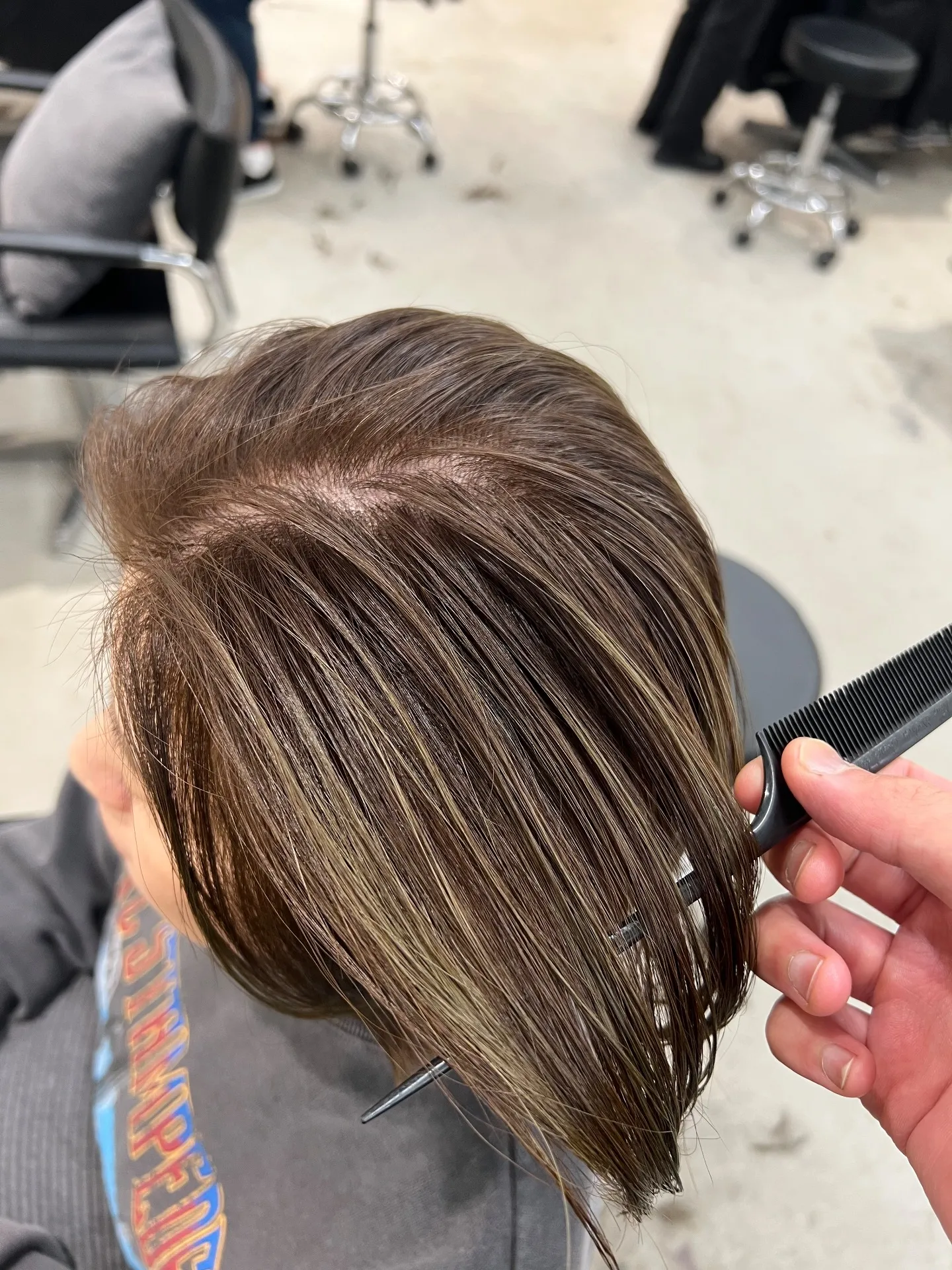 白髪ぼかしにケアブリーチは必須？