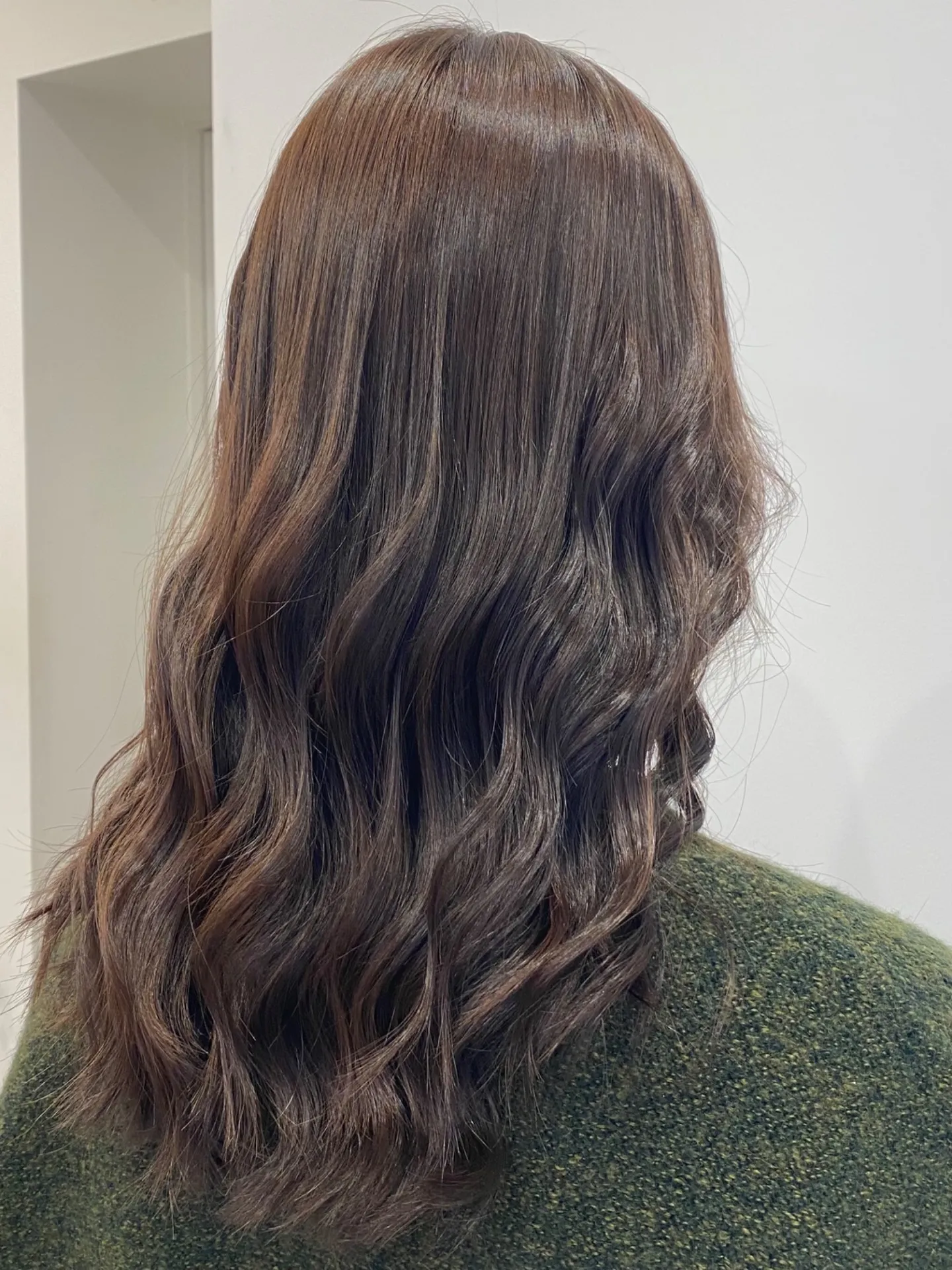 季節問わず人気の万能ベージュカラー